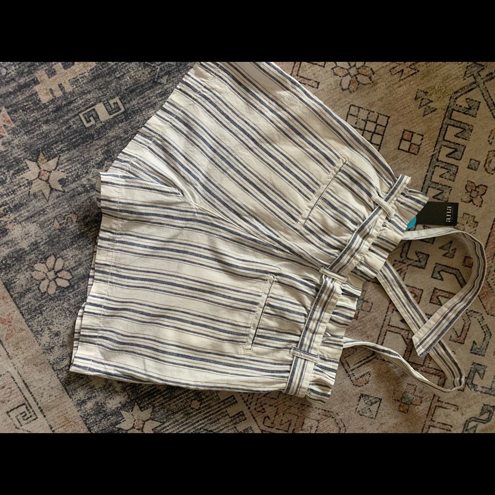 Shorts a.n.a (a new approach) paper bag waist style, pin strip pattern